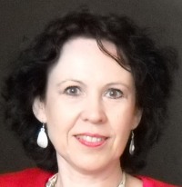 Chantal Bauwens : Ecrivain, peintre et essayiste, elle est l’auteur du très remarqué « Alzheimer, ma mère et moi ». Cette fine observatrice du genre humain a le talent d’emmener ses lecteurs sur des terrains qu’ils croyaient bien connaître…